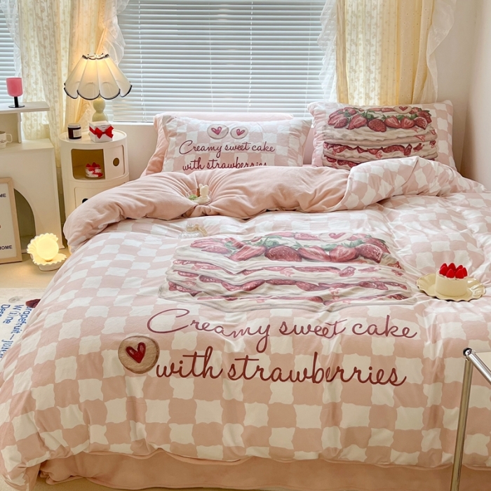 91家纺网 家纺一手货源 找家纺 昔可 2022新款大版数码印花牛奶绒四件套 草莓甜品