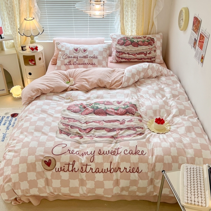 91家纺网 家纺一手货源 找家纺 昔可 2022新款大版数码印花牛奶绒四件套 草莓甜品