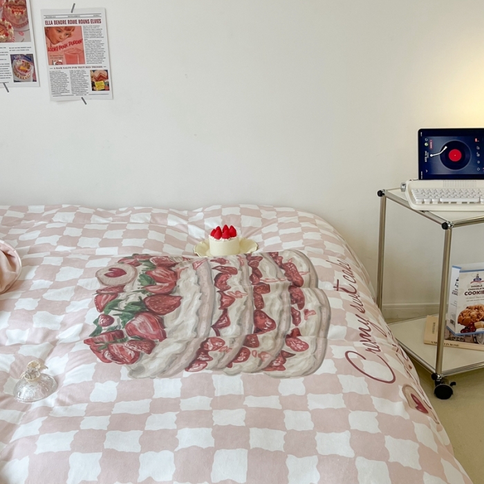 91家纺网 家纺一手货源 找家纺 昔可 2022新款大版数码印花牛奶绒四件套 草莓甜品