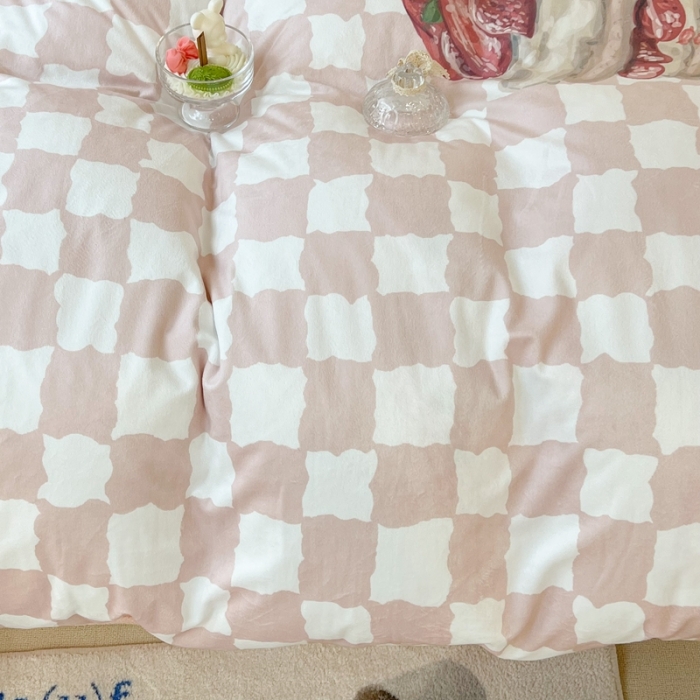 91家纺网 家纺一手货源 找家纺 昔可 2022新款大版数码印花牛奶绒四件套 草莓甜品