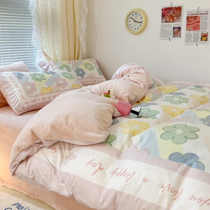 91家纺网 家纺一手货源 找家纺 昔可 2022新款大版数码印花牛奶绒四件套 多彩小花