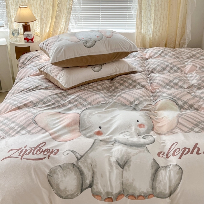 91家纺网 家纺一手货源 找家纺 昔可 2022新款大版数码印花牛奶绒四件套 格子小象