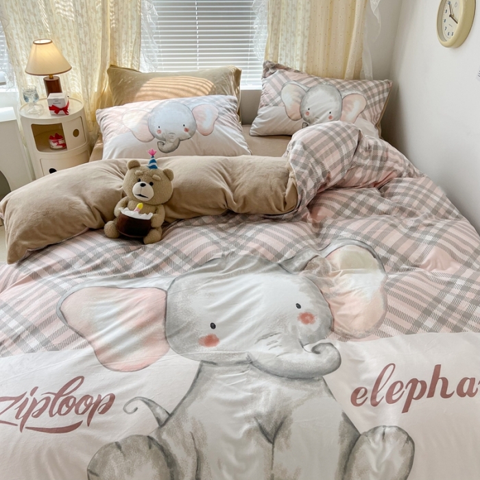 91家纺网 家纺一手货源 找家纺 昔可 2022新款大版数码印花牛奶绒四件套 格子小象