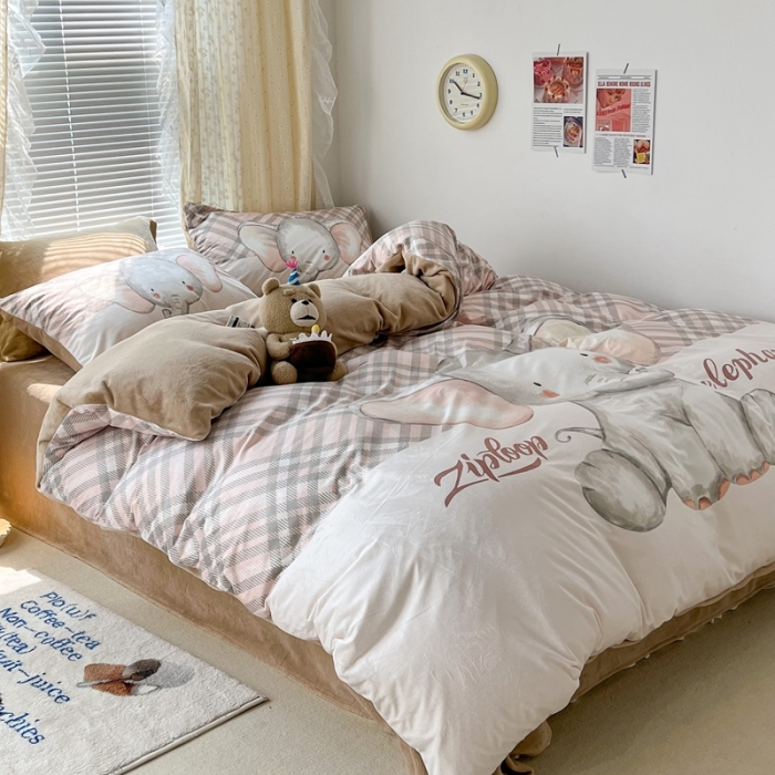 91家纺网 家纺一手货源 找家纺 昔可 2022新款大版数码印花牛奶绒四件套 格子小象