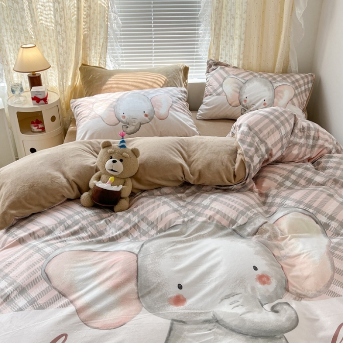 91家纺网 家纺一手货源 找家纺 昔可 2022新款大版数码印花牛奶绒四件套 格子小象