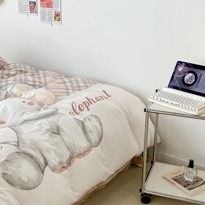 91家纺网 家纺一手货源 找家纺 昔可 2022新款大版数码印花牛奶绒四件套 格子小象