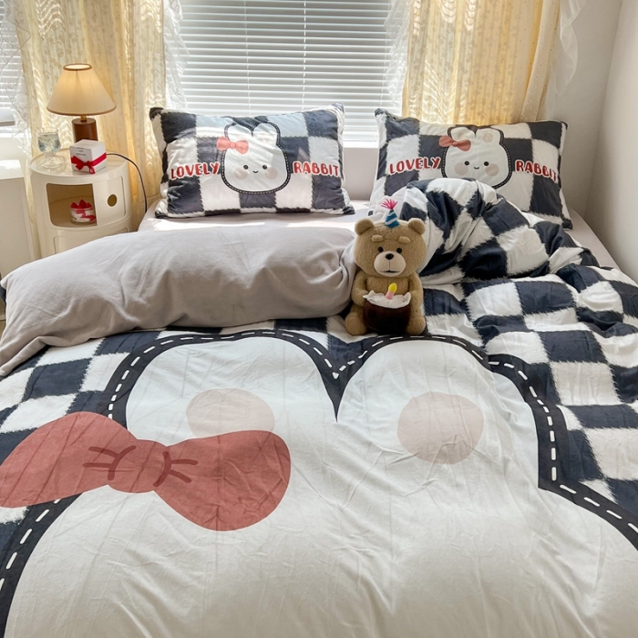 91家纺网 家纺一手货源 找家纺 昔可 2022新款大版数码印花牛奶绒四件套 黑棋盘兔