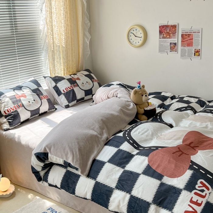 91家纺网 家纺一手货源 找家纺 昔可 2022新款大版数码印花牛奶绒四件套 黑棋盘兔