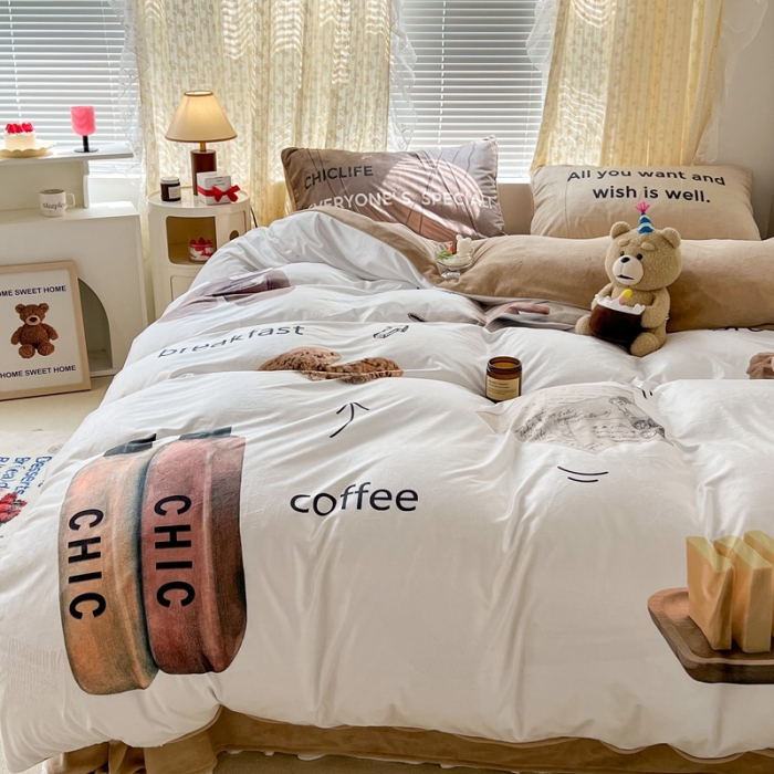 91家纺网 家纺一手货源 找家纺 昔可 2022新款大版数码印花牛奶绒四件套 黄油小熊