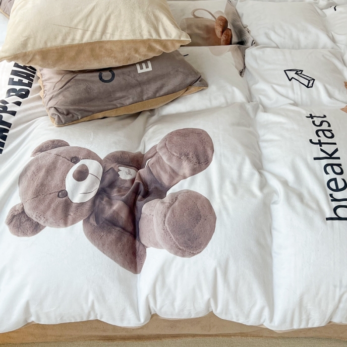 91家纺网 家纺一手货源 找家纺 昔可 2022新款大版数码印花牛奶绒四件套 黄油小熊