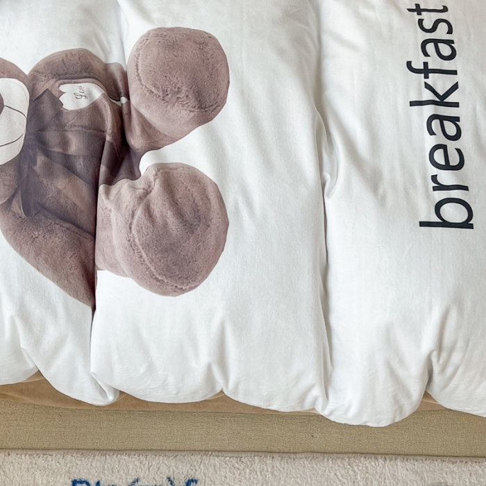 91家纺网 家纺一手货源 找家纺 昔可 2022新款大版数码印花牛奶绒四件套 黄油小熊