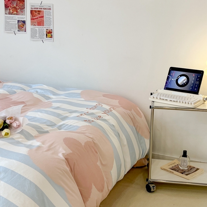 91家纺网 家纺一手货源 找家纺 昔可 2022新款大版数码印花牛奶绒四件套 蓝条大花