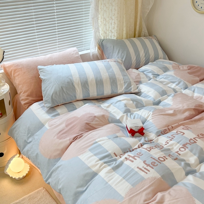 91家纺网 家纺一手货源 找家纺 昔可 2022新款大版数码印花牛奶绒四件套 蓝条大花