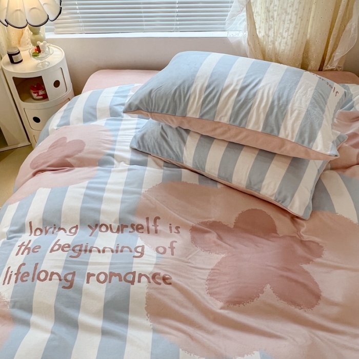 91家纺网 家纺一手货源 找家纺 昔可 2022新款大版数码印花牛奶绒四件套 蓝条大花