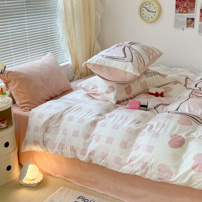 91家纺网 家纺一手货源 找家纺 昔可 2022新款大版数码印花牛奶绒四件套 拼接元素蝴蝶结