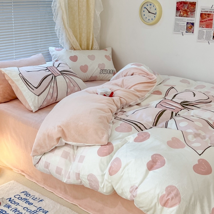 91家纺网 家纺一手货源 找家纺 昔可 2022新款大版数码印花牛奶绒四件套 拼接元素蝴蝶结