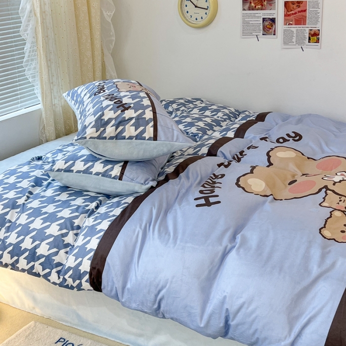 91家纺网 家纺一手货源 找家纺 昔可 2022新款大版数码印花牛奶绒四件套 千鸟格熊熊