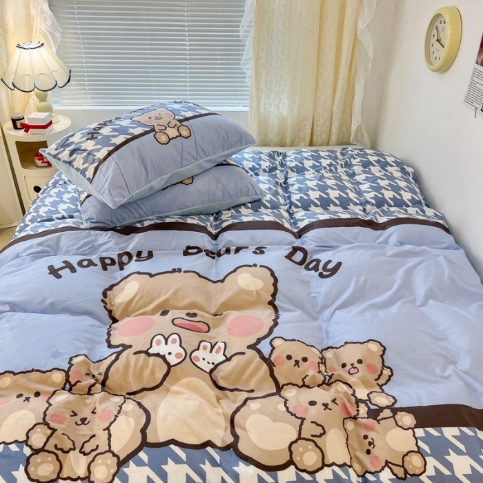 91家纺网 家纺一手货源 找家纺 昔可 2022新款大版数码印花牛奶绒四件套 千鸟格熊熊