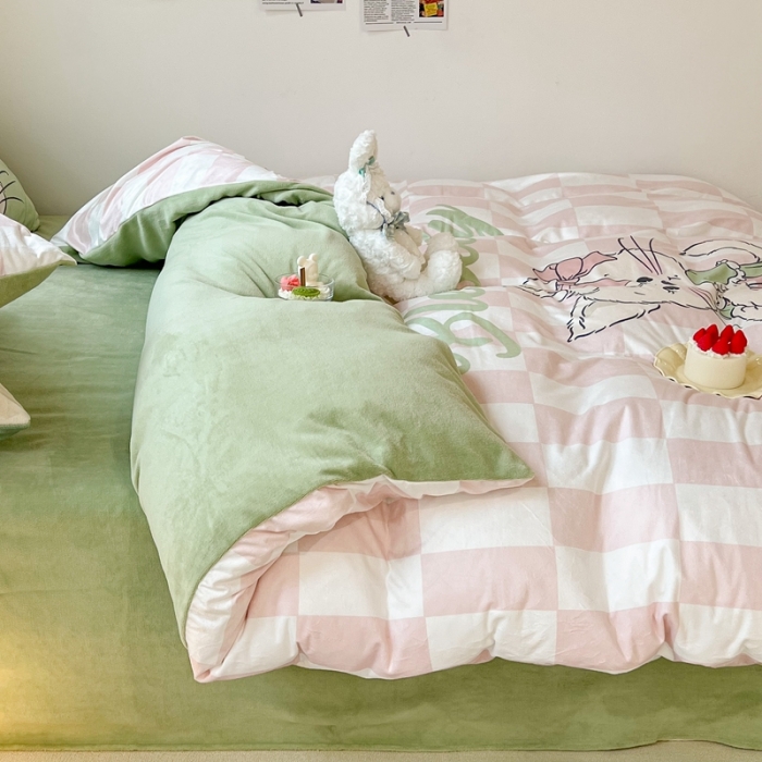 91家纺网 家纺一手货源 找家纺 昔可 2022新款大版数码印花牛奶绒四件套 围裙小兔