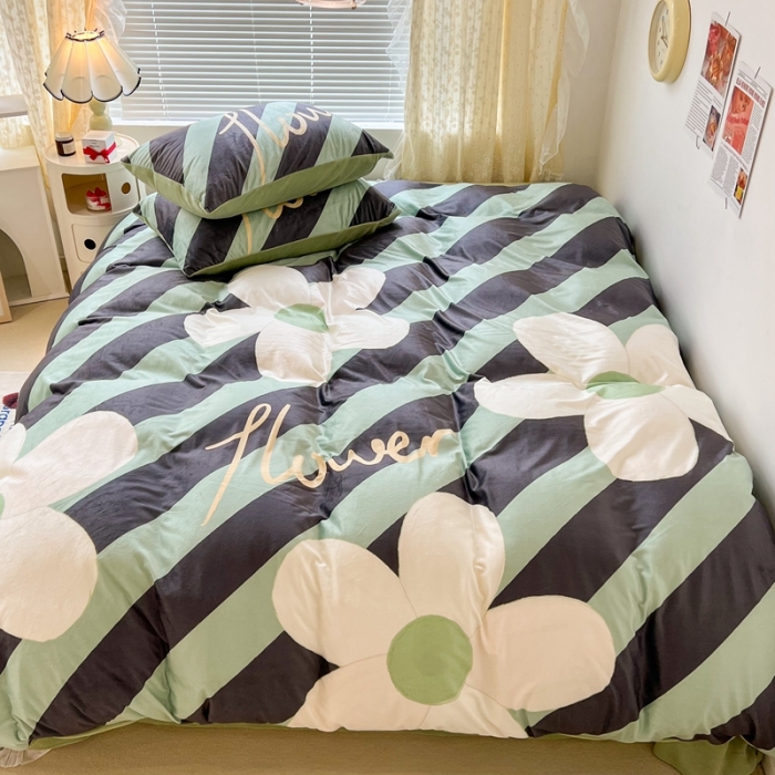 91家纺网 家纺一手货源 找家纺 昔可 2022新款大版数码印花牛奶绒四件套 斜条纹花