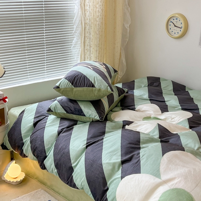 91家纺网 家纺一手货源 找家纺 昔可 2022新款大版数码印花牛奶绒四件套 斜条纹花