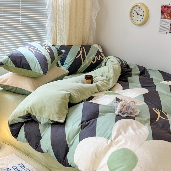 91家纺网 家纺一手货源 找家纺 昔可 2022新款大版数码印花牛奶绒四件套 斜条纹花