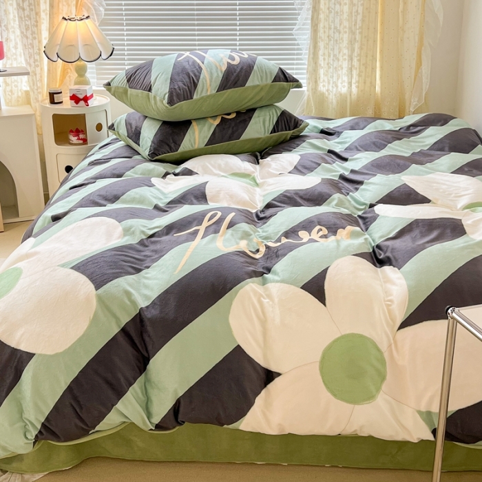 91家纺网 家纺一手货源 找家纺 昔可 2022新款大版数码印花牛奶绒四件套 斜条纹花