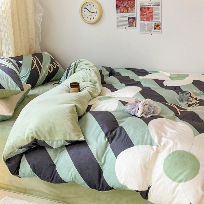 91家纺网 家纺一手货源 找家纺 昔可 2022新款大版数码印花牛奶绒四件套 斜条纹花