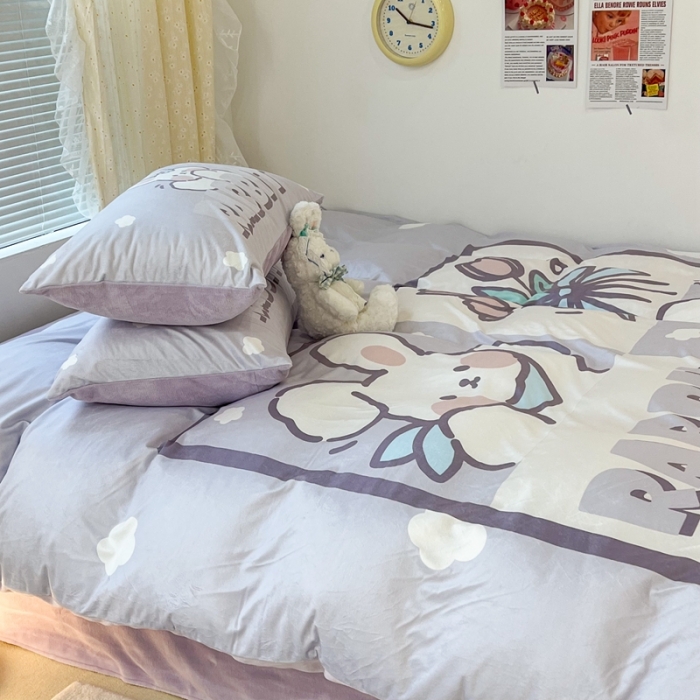 91家纺网 家纺一手货源 找家纺 昔可 2022新款大版数码印花牛奶绒四件套 紫色花束兔