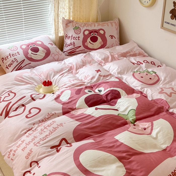 91家纺网 家纺一手货源 找家纺 昔可 2022新款迪士尼大版宝宝牛奶绒四件套 爱吃草莓的熊