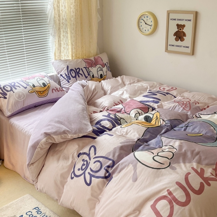 91家纺网 家纺一手货源 找家纺 昔可 2022新款迪士尼大版宝宝牛奶绒四件套 跳舞的黛西