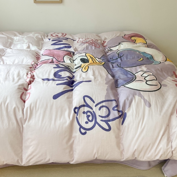 91家纺网 家纺一手货源 找家纺 昔可 2022新款迪士尼大版宝宝牛奶绒四件套 跳舞的黛西