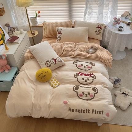 91家纺网 家纺一手货源 找家纺 （总）三朵2022新款牛奶绒绣花四件套