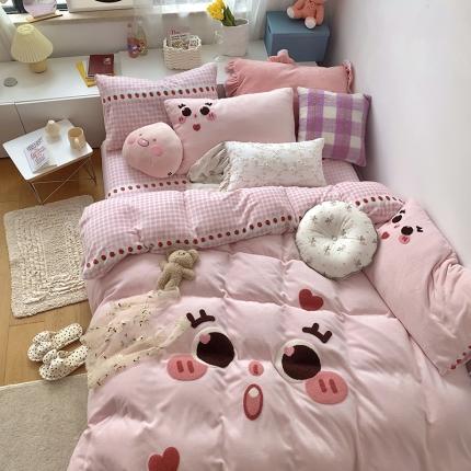 91家纺网 家纺一手货源 找家纺 （总）三朵2022新款牛奶绒绣花四件套