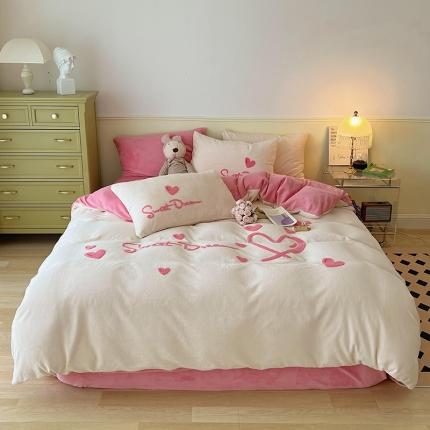 91家纺网 家纺一手货源 找家纺 （总）三朵2022新款牛奶绒绣花四件套