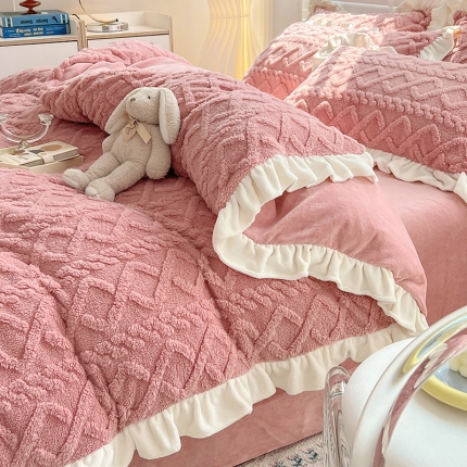 91家纺网 家纺一手货源 找家纺 （总）艾咪 新款高克重加厚塔芙绒牛奶绒四件套三件套-花边款