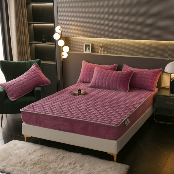 91家纺网 家纺一手货源 找家纺 2025啊雅家居新款单品牛奶绒夹棉床笠 豆沙