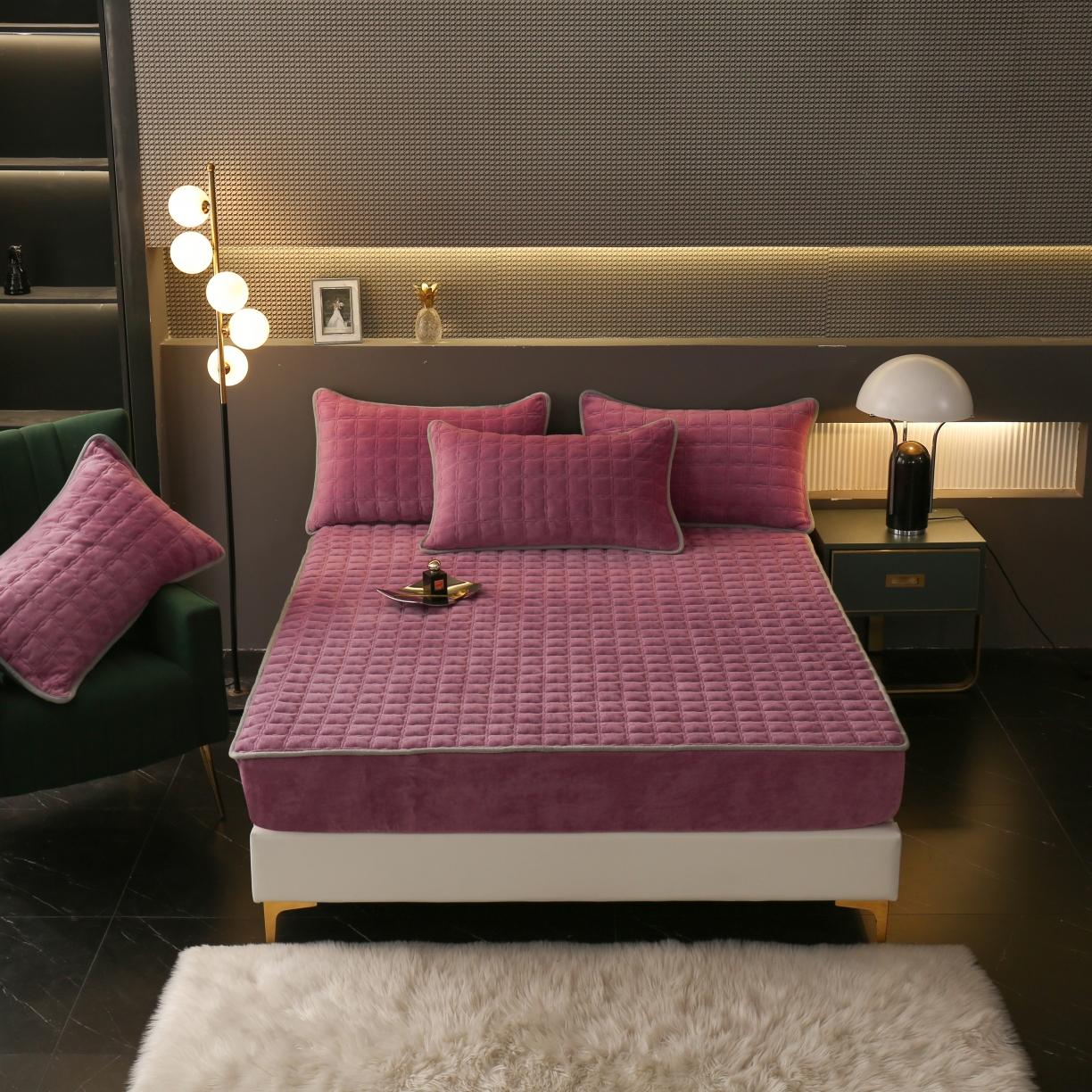 91家纺网 家纺一手货源 找家纺 2025啊雅家居新款单品牛奶绒夹棉床笠 豆沙