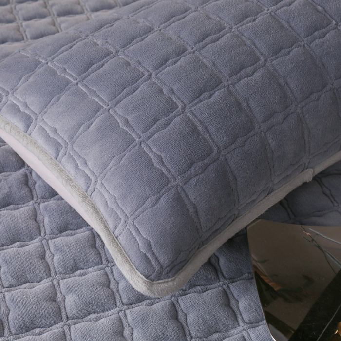 91家纺网 家纺一手货源 找家纺 2025啊雅家居新款单品牛奶绒夹棉床笠 灰色