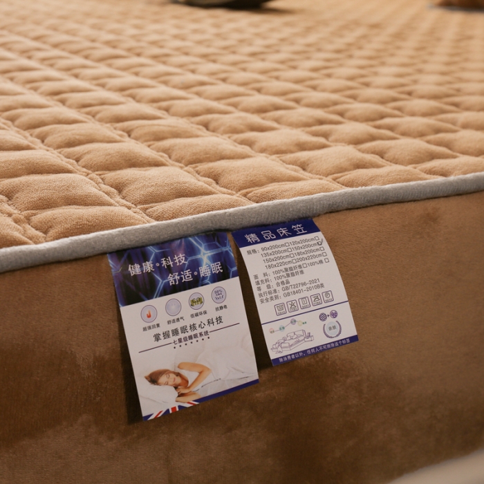 91家纺网 家纺一手货源 找家纺 2025啊雅家居新款单品牛奶绒夹棉床笠 咖色