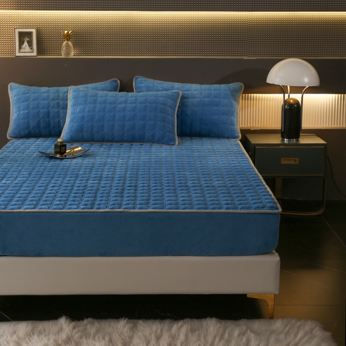 91家纺网 家纺一手货源 找家纺 2025啊雅家居新款单品牛奶绒夹棉床笠 蓝色