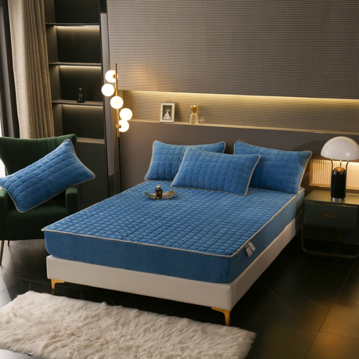 91家纺网 家纺一手货源 找家纺 2025啊雅家居新款单品牛奶绒夹棉床笠 蓝色