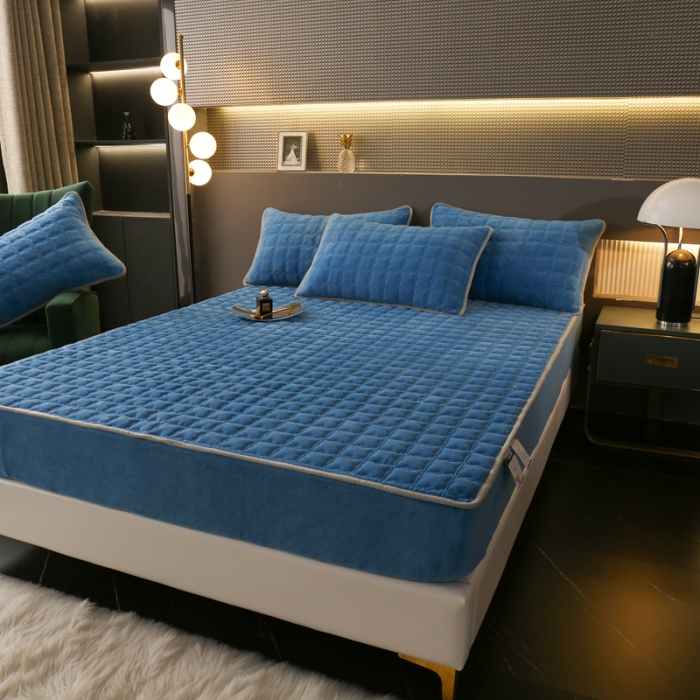 91家纺网 家纺一手货源 找家纺 2025啊雅家居新款单品牛奶绒夹棉床笠 蓝色