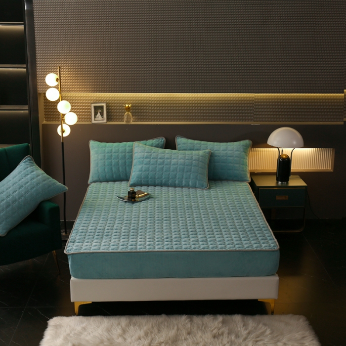 91家纺网 家纺一手货源 找家纺 2025啊雅家居新款单品牛奶绒夹棉床笠 水绿