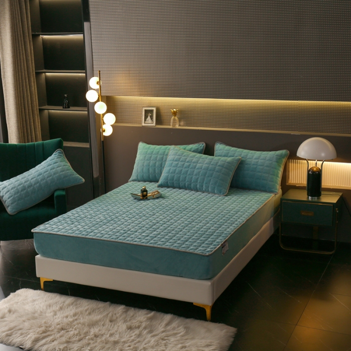 91家纺网 家纺一手货源 找家纺 2025啊雅家居新款单品牛奶绒夹棉床笠 水绿