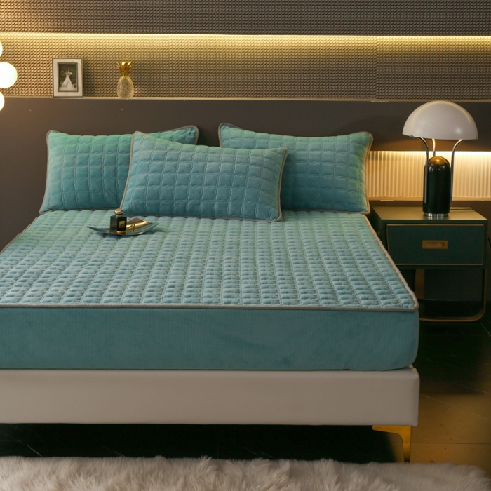 91家纺网 家纺一手货源 找家纺 2025啊雅家居新款单品牛奶绒夹棉床笠 水绿