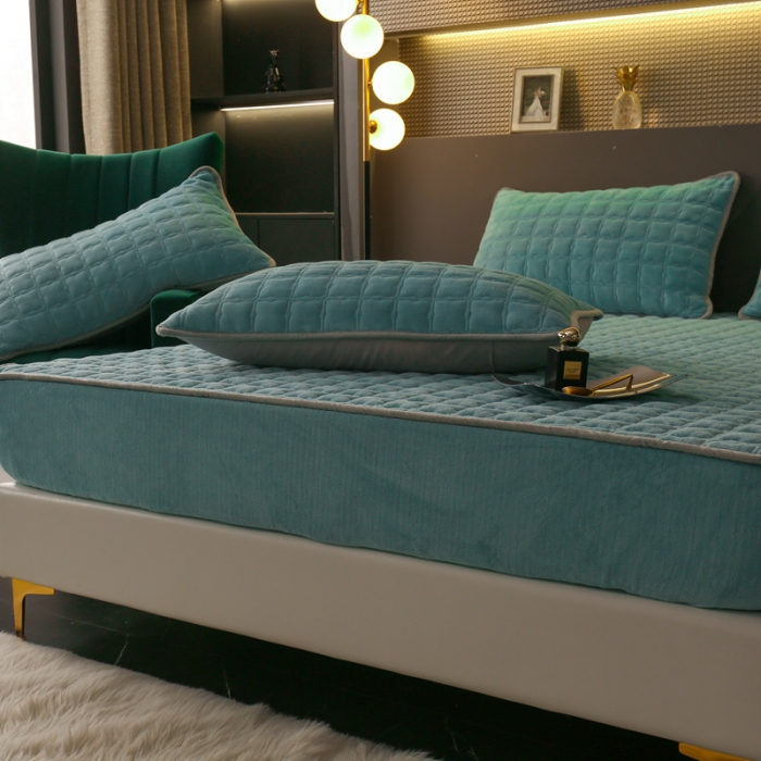 91家纺网 家纺一手货源 找家纺 2025啊雅家居新款单品牛奶绒夹棉床笠 水绿