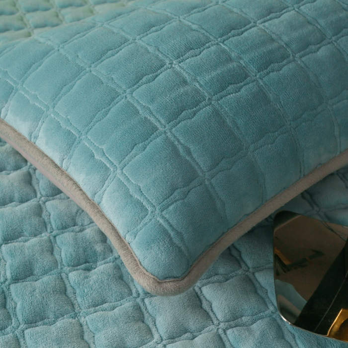 91家纺网 家纺一手货源 找家纺 2025啊雅家居新款单品牛奶绒夹棉床笠 水绿