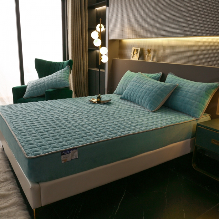 91家纺网 家纺一手货源 找家纺 2025啊雅家居新款单品牛奶绒夹棉床笠 水绿