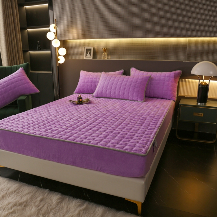 91家纺网 家纺一手货源 找家纺 2025啊雅家居新款单品牛奶绒夹棉床笠 紫色